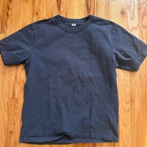uniqlo dark grey tee